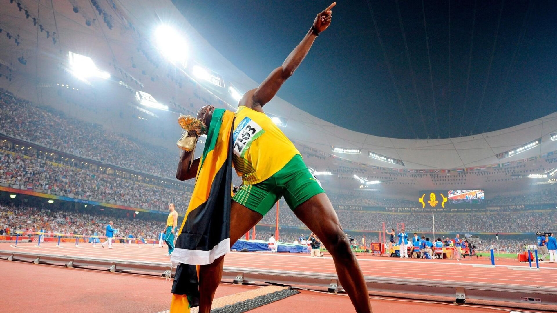 比赛中球员们发挥出色，向观众展示激烈竞争，在比赛中发挥